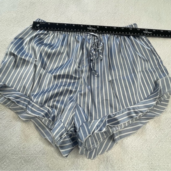 Striped‎ Gray and White Women's Pajama Set ~ Sz Medium - Picture 7 of 11